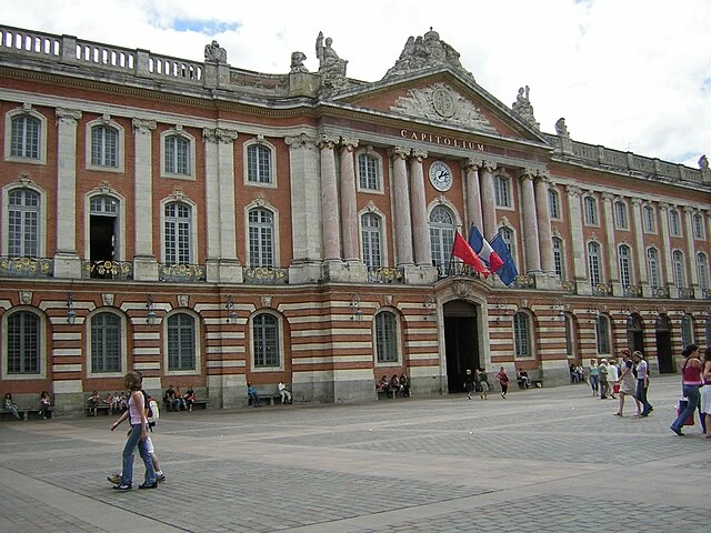 Façade du Capitole de Toulouse, bâtiment historique et siège de l'hôtel de ville