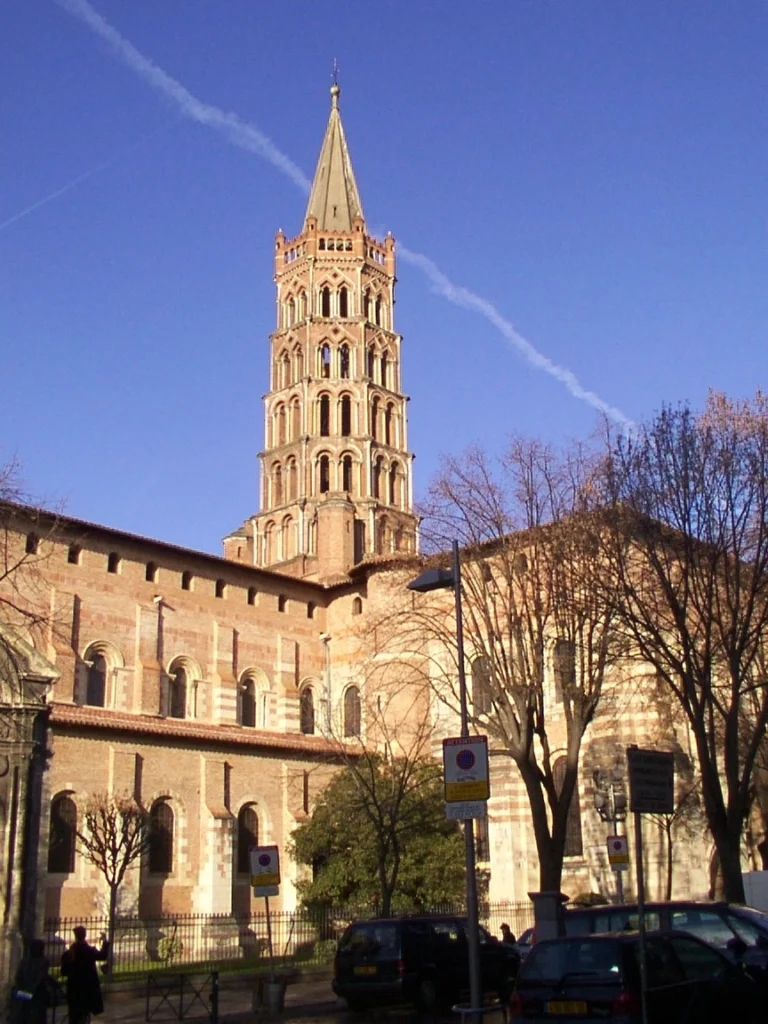 Façade de la Basilique Saint-Sernin de Toulouse, un chef-d'œuvre de l'art roman