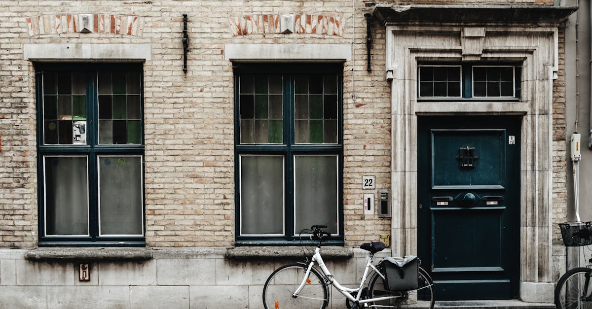 découvrez la belgique, un pays riche en culture et en histoire, célèbre pour ses délicieuses gaufres, ses chocolats raffinés et ses bruxelloises. explorez ses charmantes villes comme bruxelles, bruges et anvers, et plongez dans la diversité de ses traditions et paysages.
