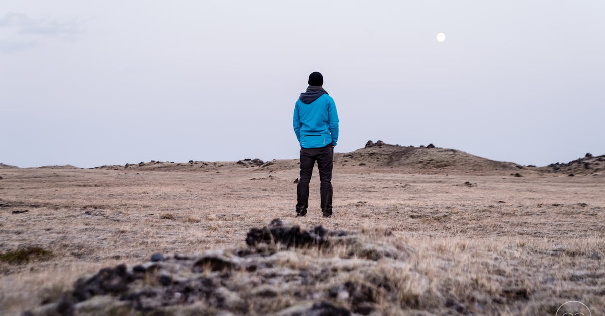 découvrez le monde autrement avec le voyage en solo ! explorez des destinations fascinantes, faites des rencontres inoubliables et vivez des aventures enrichissantes à votre rythme. que vous soyez un aventurier débutant ou un voyageur expérimenté, nos conseils et astuces vous guideront pour profiter pleinement de votre expérience en solo.