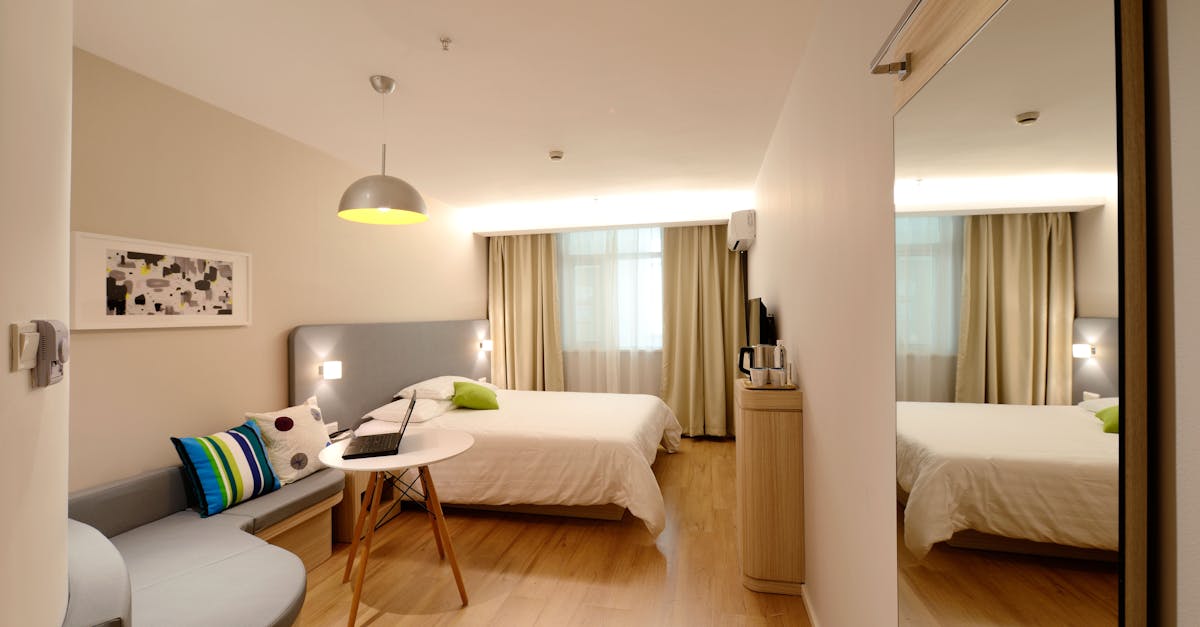 découvrez l'hôtel balzac, un havre de paix au cœur de paris. profitez d'un séjour luxueux mêlant élégance et confort, à proximité des principales attractions de la ville. réservez dès maintenant pour une expérience inoubliable.