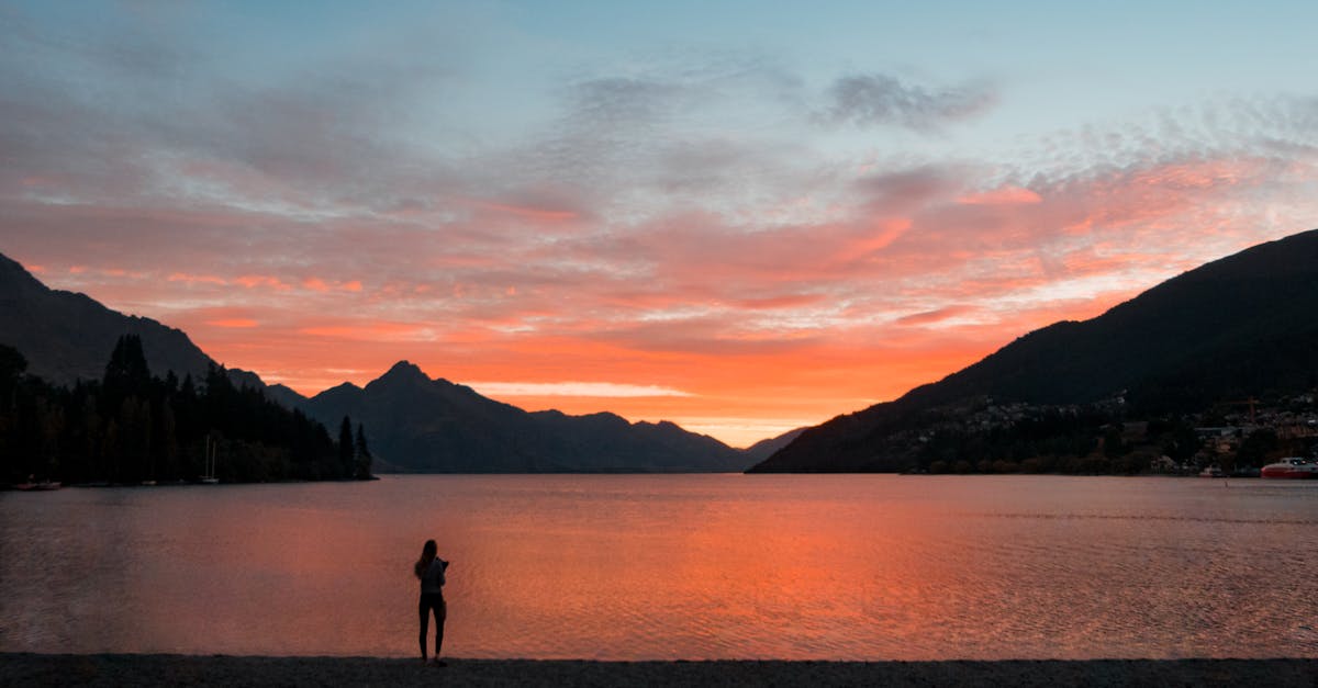 découvrez la nouvelle-zélande, une destination fascinante mêlant paysages époustouflants, culture riche maorie et aventures en plein air. explorez ses fjords majestueux, ses montagnes impressionnantes et ses plages paradisiaques.